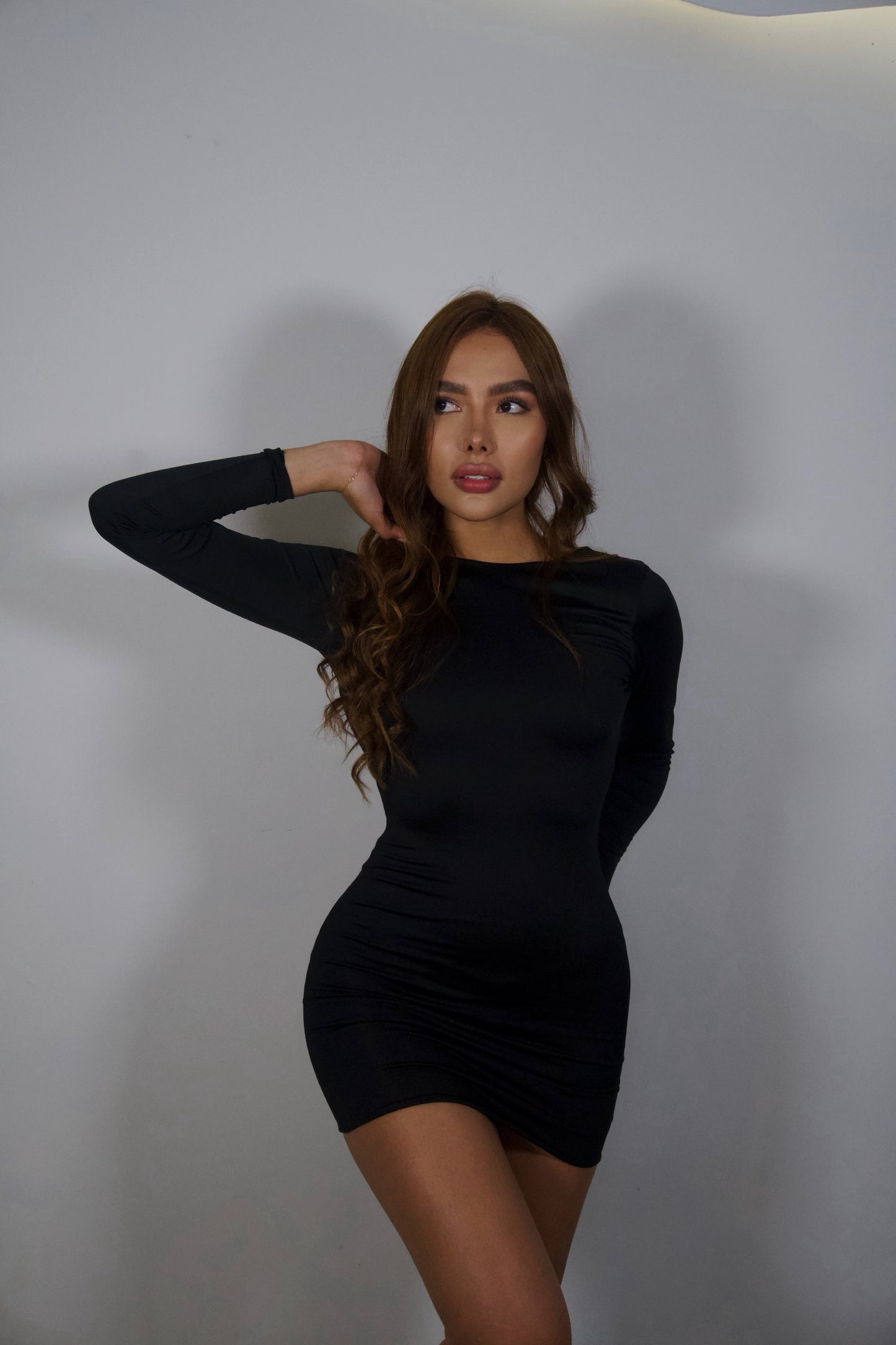 Vestido Corto Abertura en Espalda VALCRIS – Negro y Vinotinto